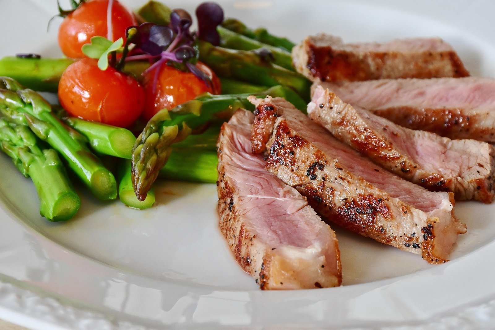 pixabay-carne-con-esparragos-verdes-2169305_1920